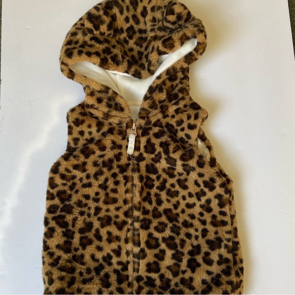 Carter’s leopard black and brown vest in Size 3T